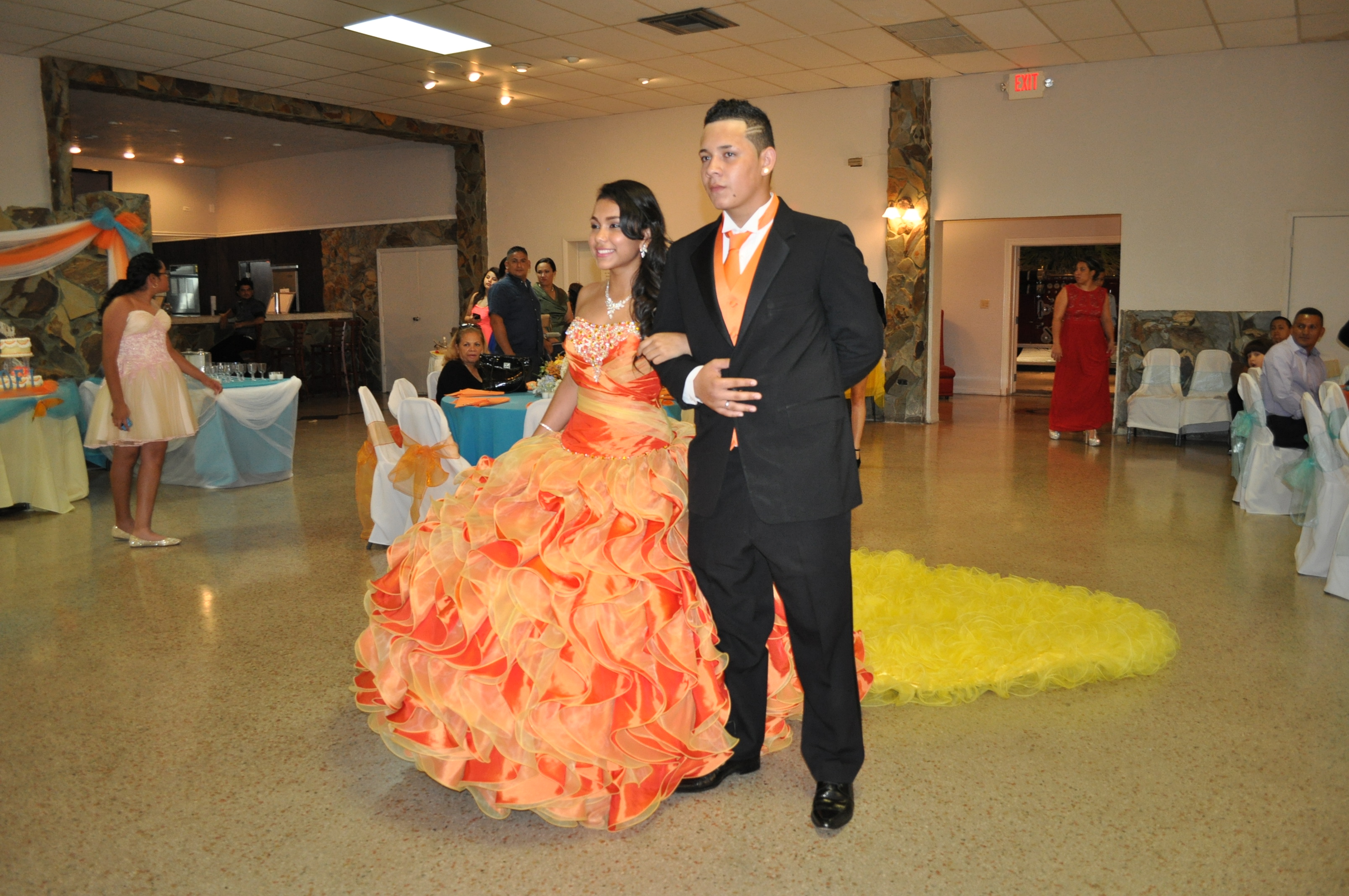 QUINCE AGOSTO FREYDEL 144