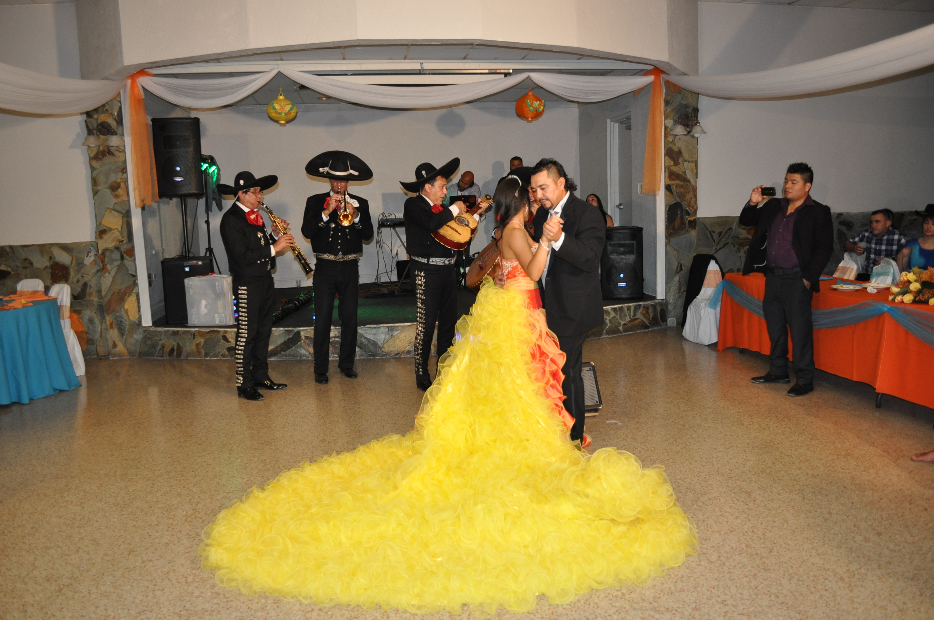 QUINCE AGOSTO FREYDEL 417